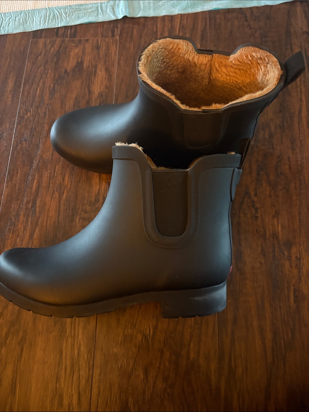 Chooka Chelsea Booties - Picture 2 of 2